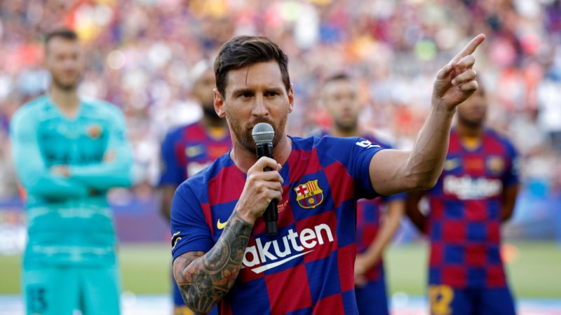 Lionel Messi anuncia que elenco do Barcelona aceitou reduzir salários em 70%