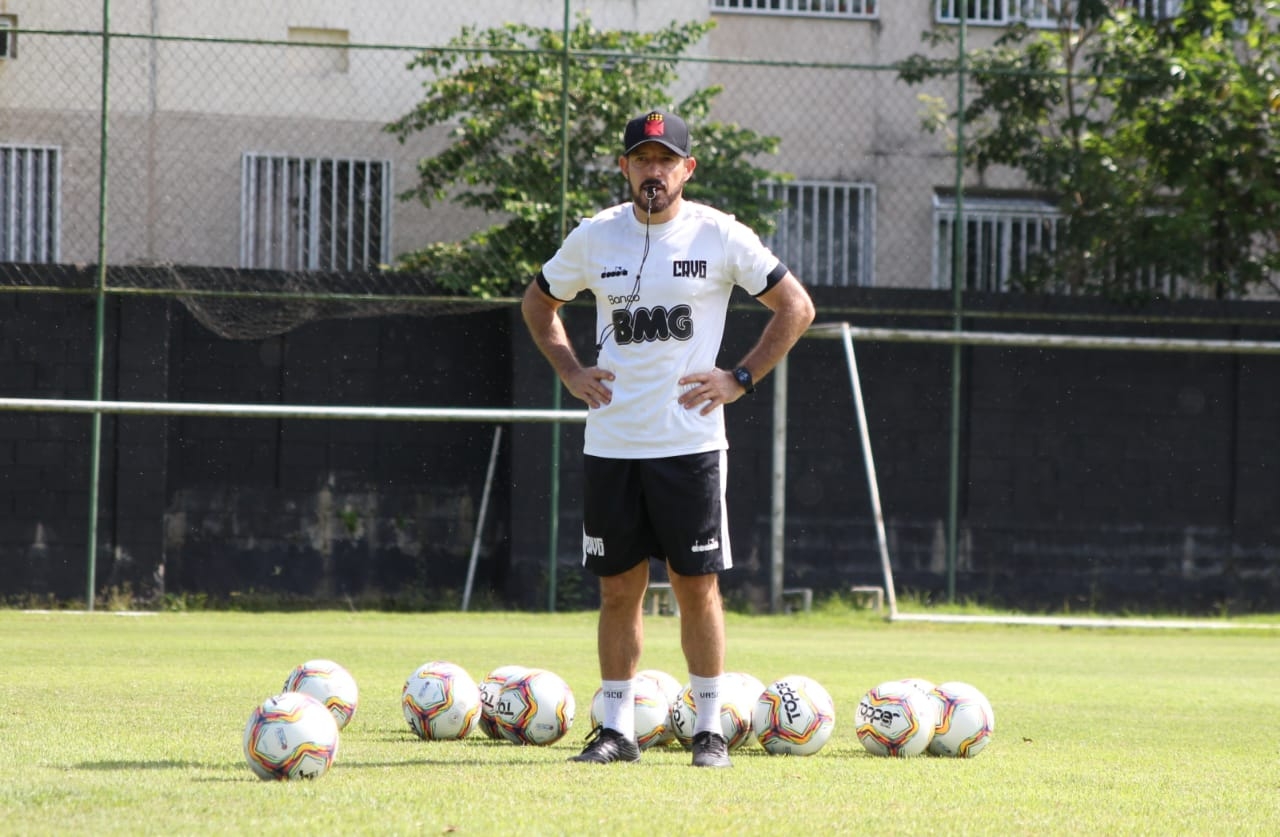 Vasco anuncia novo técnico após saída de Abel Braga