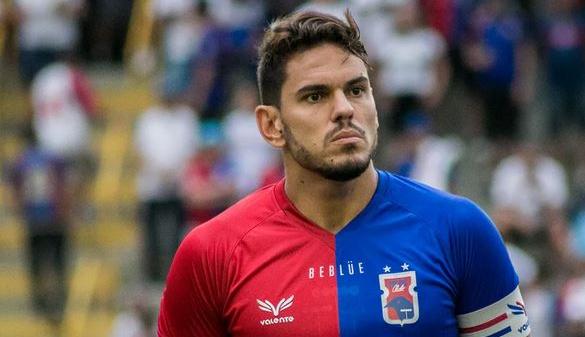 Paranaense: Ex-Flamengo e Guarani, zagueiro renova contrato com o Paraná