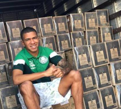 Paulistão: Lateral do Palmeiras doa 100 cestas básicas para famílias carentes