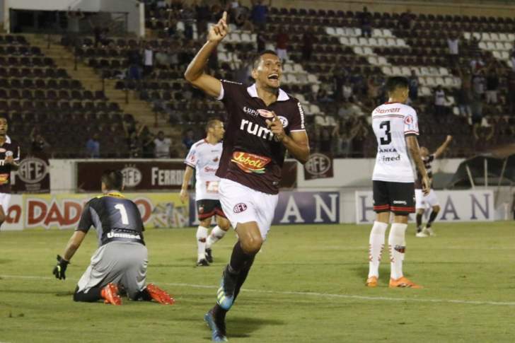 Guarani sonda meia da Ferroviária para a disputa da Série B