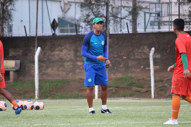Em alta, Carpini nega saída do Guarani: ‘Não quero largar de qualquer jeito’