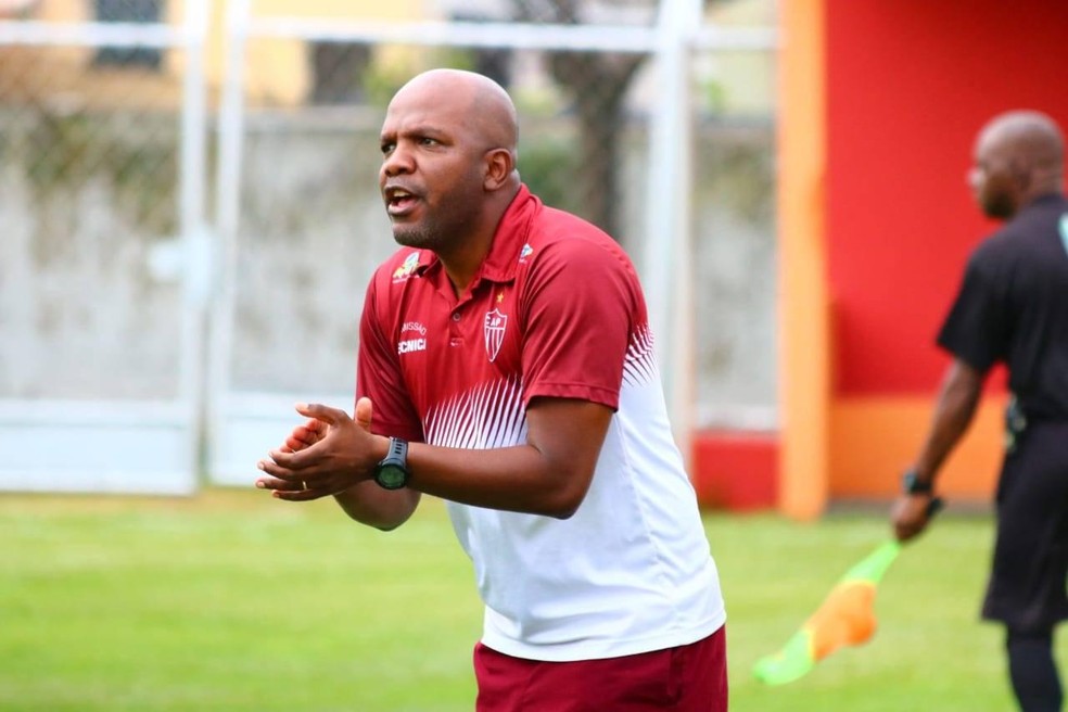 Mineiro: Via rede social, técnico se despede de clube que brigava pela classificação