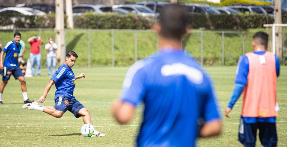 Cruzeiro dá férias para jogadores e comissão e deve reduzir salário