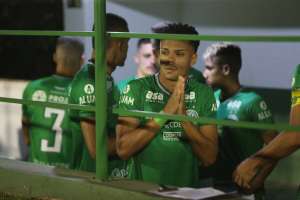 Passados 17 dias do dérbi, lateral do Guarani revela: 'Ficha ainda não caiu'