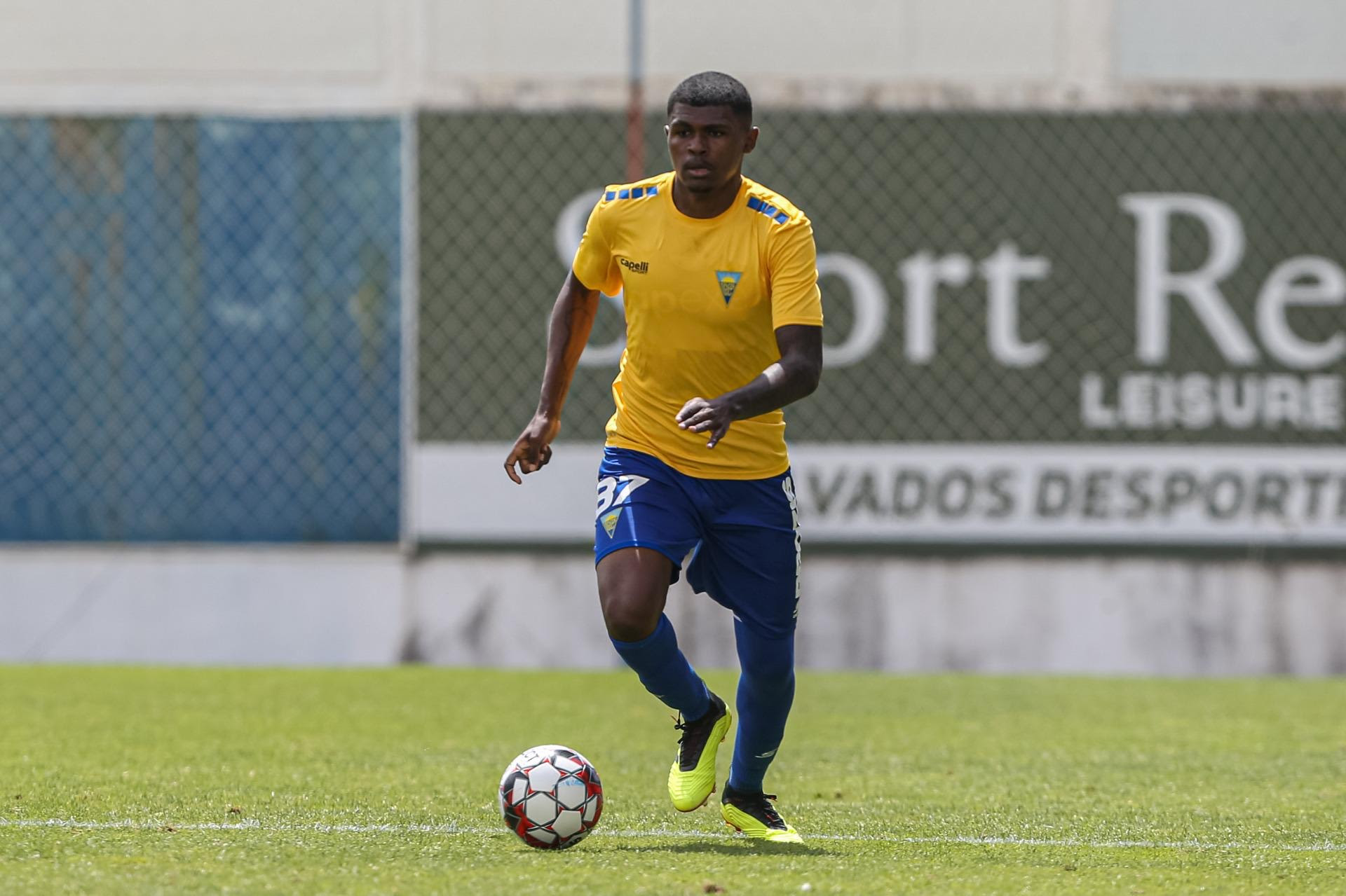 Em Portugal, ex-Chape mantém rotina de treinos com auxílio de aplicativo