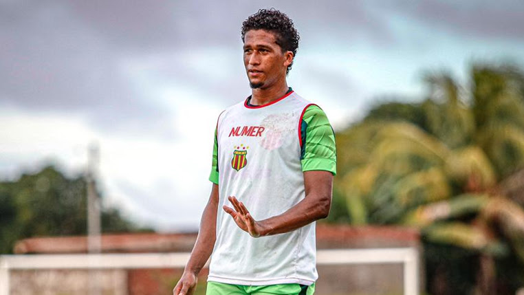 Volante ex-Ponte e Vasco rescinde com o Sampaio Corrêa: “Seguir em frente”