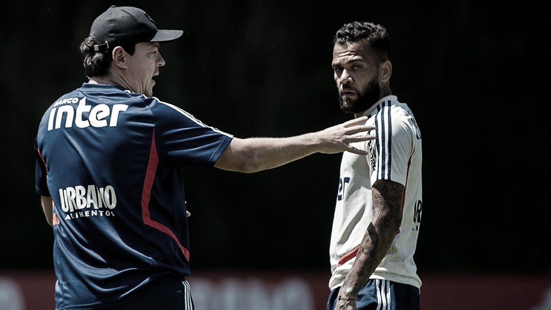 Diniz exalta estilo participativo e vê Daniel Alves como melhor lateral do mundo