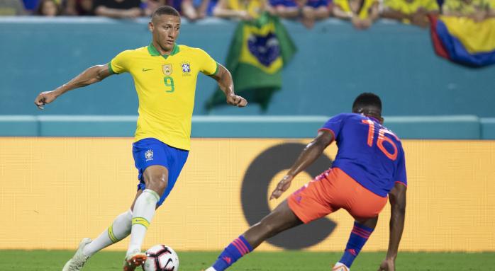 Atacante da Seleção se posiciona sobre acusações envolvendo ex-BBB: “Não passo pano”