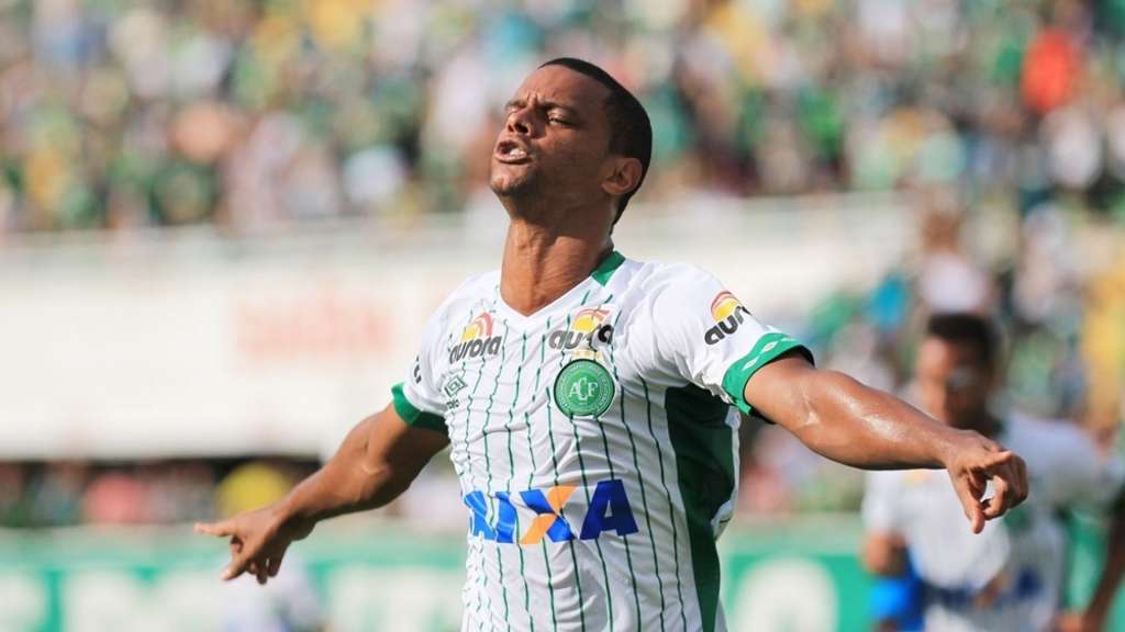 Bruno Rangel com a camisa da Chape