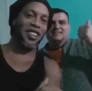 Ronaldinho Gaúcho grava vídeo com companheiro de prisão. Assista!