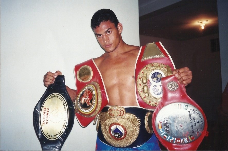 Leilão do cinturão de Popó atinge R$ 40 mil; lances podem ser feitos até domingo