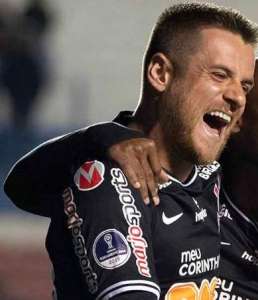 Volante defende Tiago Nunes no Corinthians: 'Todos gostam do trabalho'