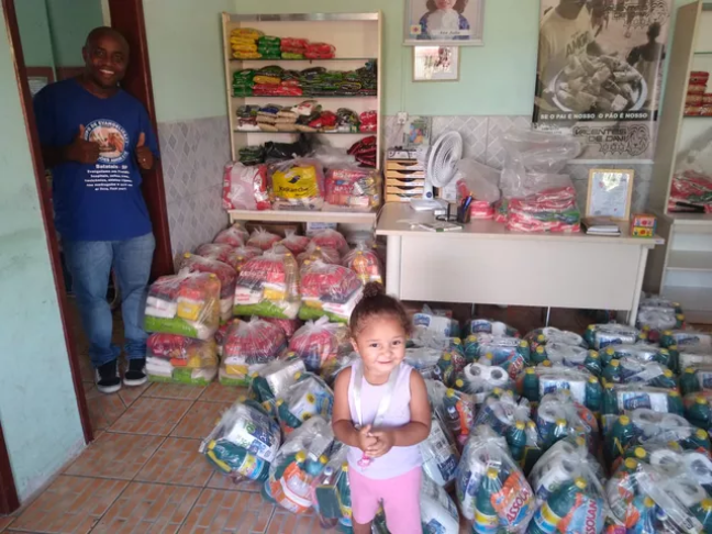 Após uma semana de arrecadação, elenco do Inter entrega doações para caridade