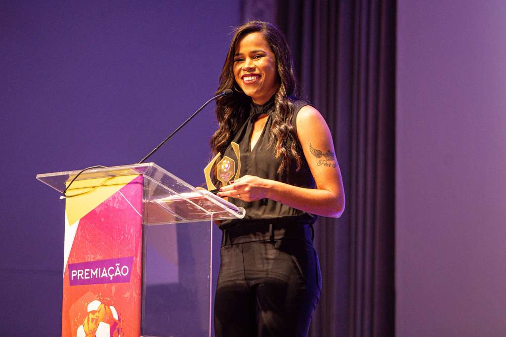  Victoria Albuquerque destaca campanha do futebol feminino: 'realizada'