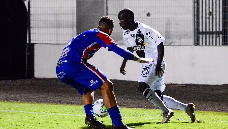 Em meio à pandemia, Ponte Preta acerta renovação com meia africano