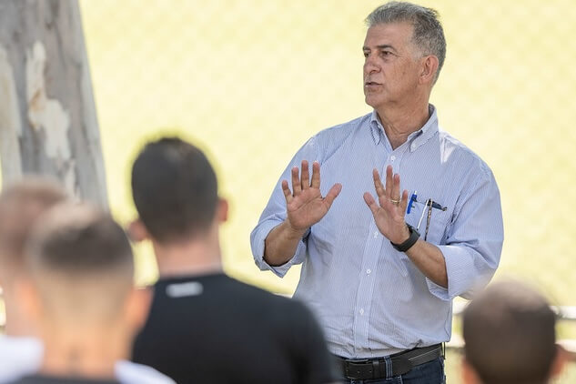 De olho na Série B, dirigente revela que Cruzeiro tem reforços encaminhados