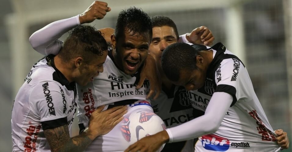 Fernando Bob ganhou até música pelo gol marcado contra o Velez Sarsfield