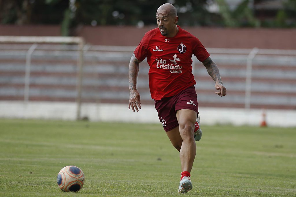 Paulista A2: Para manter a forma, atletas do Juventus improvisam treino em casa