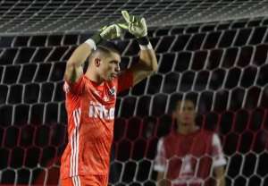 Goleiro do São Paulo escolhe rival como o melhor da posição no Brasil
