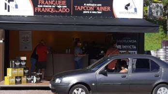 Cervejaria realiza arrecadação de alimentos em troca de chope artesanal