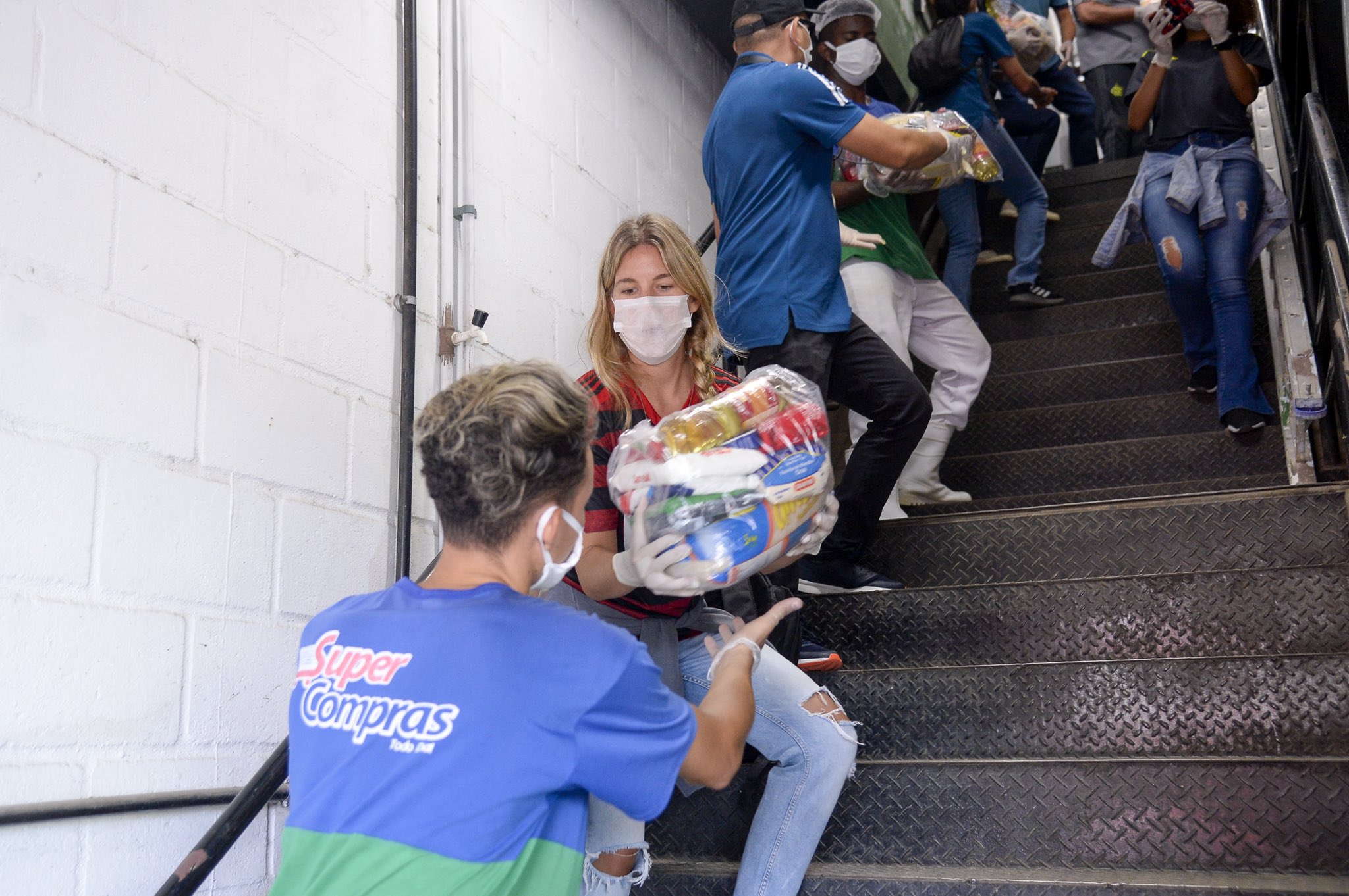 Flamengo cria campanha solidária e faz doação de 640 cestas básicas para SOS Favela