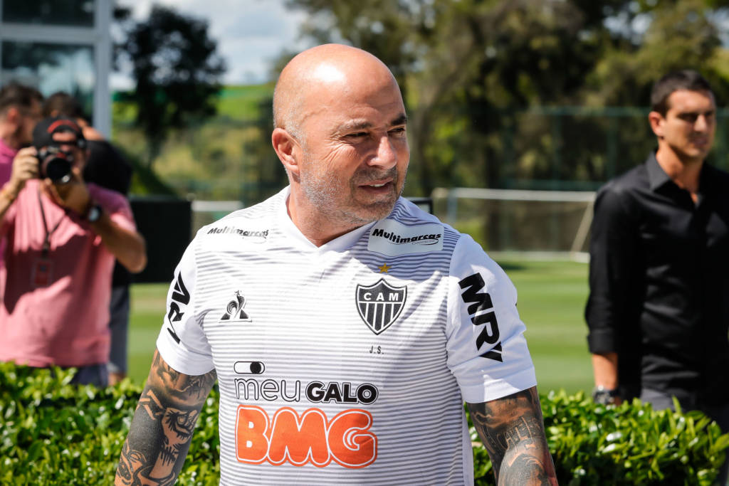 Presidente do Santos acusa Sampaoli de tentar levar destaques do Santos para Atlético