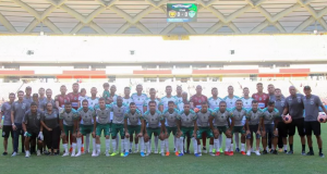 Jogadores do Manaus se unem pra ajudar população a se inscrever no auxílio do governo