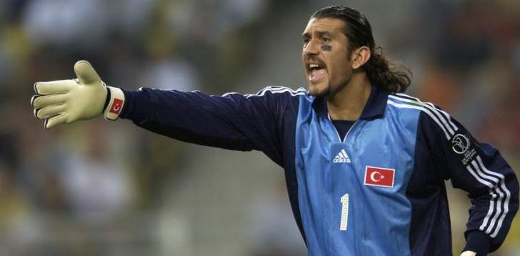 Goleiro turco adversário do Brasil na Copa de 2002 se recupera do COVID e faz alerta