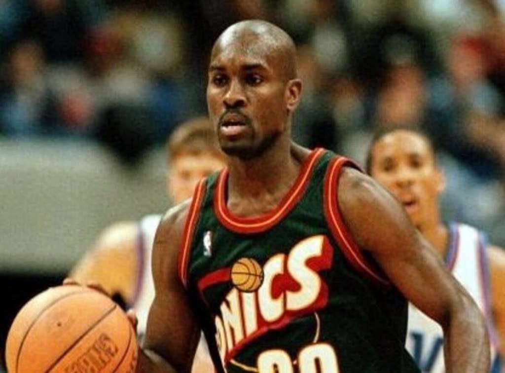 Gary Payton homenageou funcionários de um hospital 