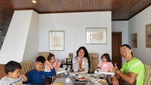 Cristiano Ronaldo festeja Páscoa ao lado da mulher e dos quatro filhos