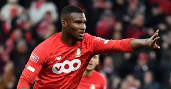 Atacante belga é multado por fazer churrasco e vê exagero da polícia