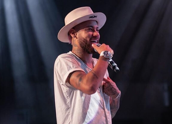 Pipa e sertanejo! Neymar mostra um pouco da rotina no final de semana