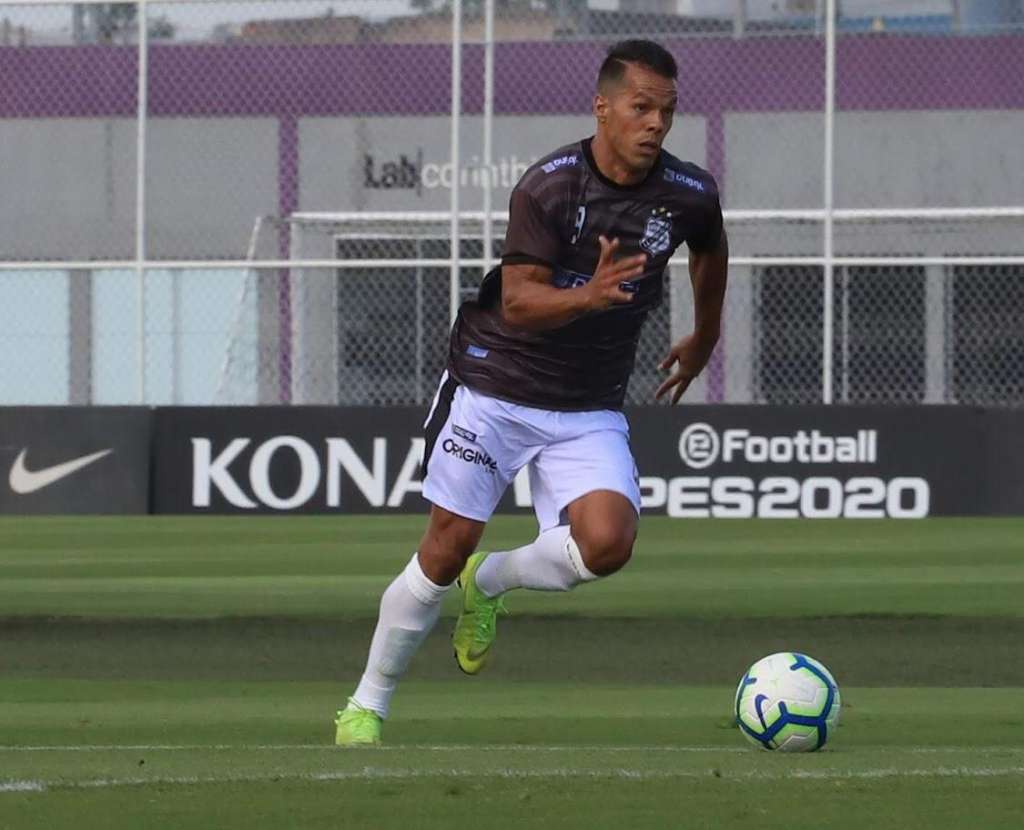 Hiago Ramiro em treino pela Internacional de Limeira 