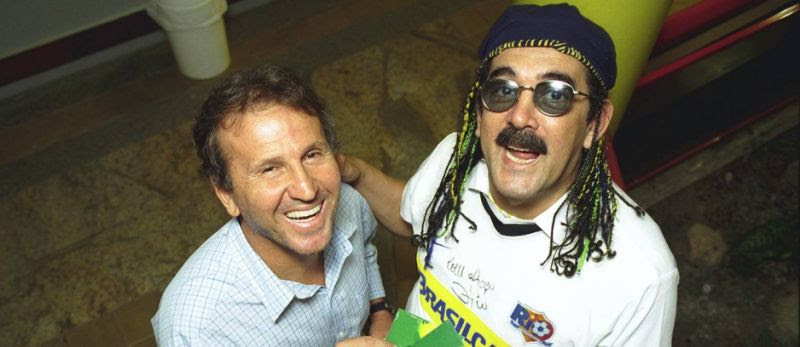 Moraes Moreira ao lado de Zico, na capa do LP lançado em 1983