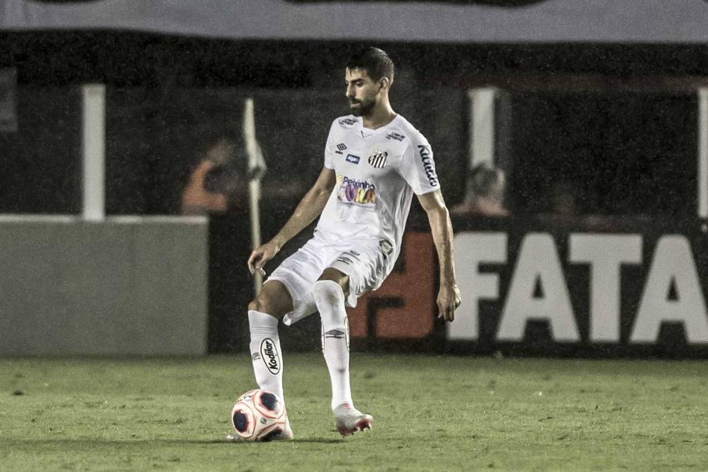 Treinos, videogame, séries e música: a nova rotina de Luan Peres na quarentena