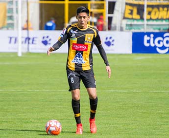 Time da Série A entra na disputa com Barça e Sevilla por boliviano