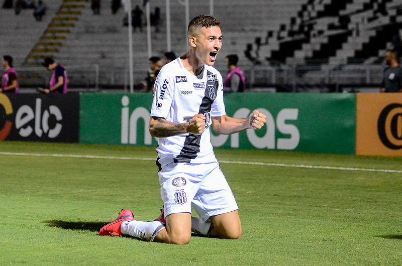 Após chance como titular na Ponte, Safira elogia João Brigatti: ‘Sabe muita coisa’