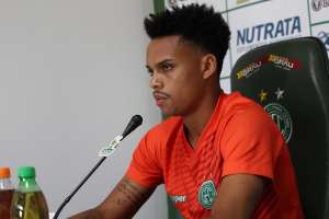 Dirigente explica contratação de Pablo no Guarani: 'Dá margem ao técnico'