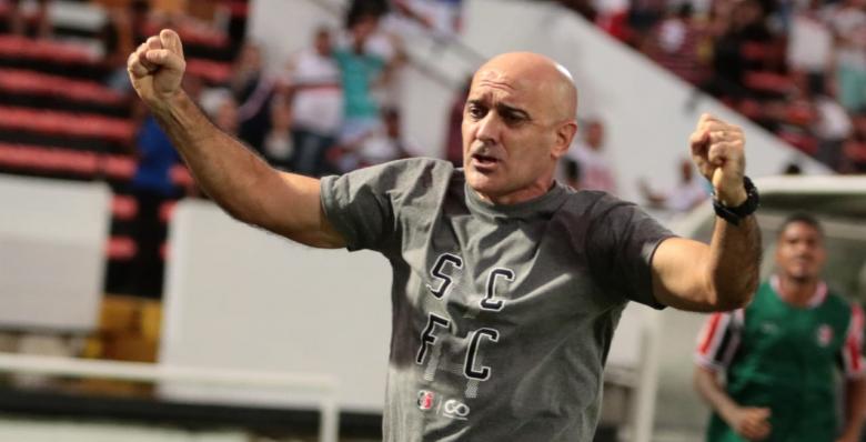 Pernambucano: Técnico pede título ao Santa Cruz em caso de encerramento: ‘Está na frente’