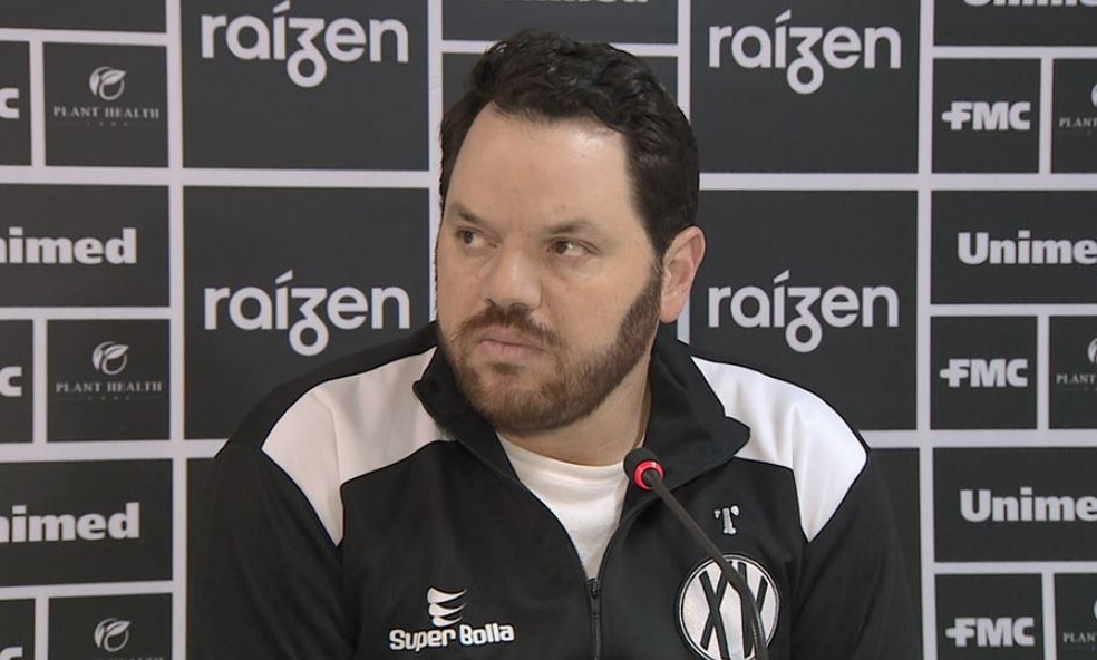 Sem jogos, XV de Piracicaba cria campeonato para jogadores e técnico no videogame