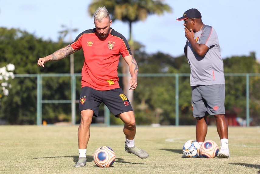 Titular no Sport, volante fala sobre bom momento e espera chegar a 50 jogos no clube