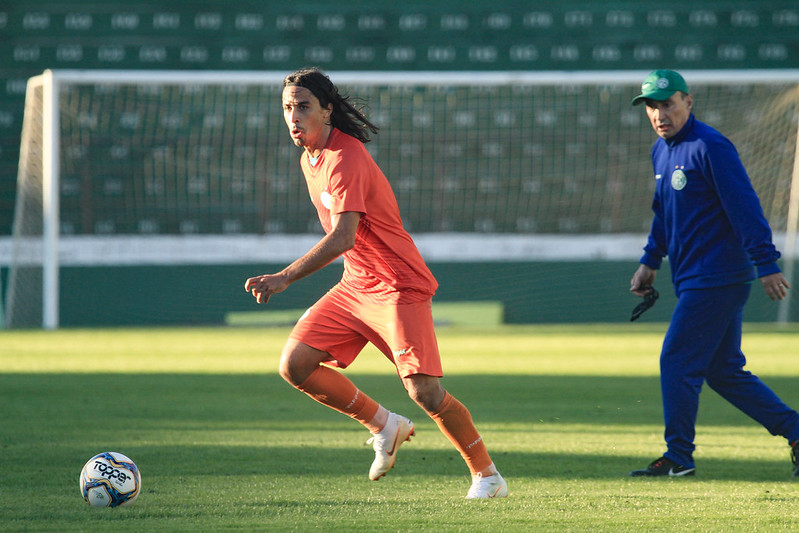 Com pouco espaço, volante ganha alento de Carpini no Guarani: ‘Continuar tentando’