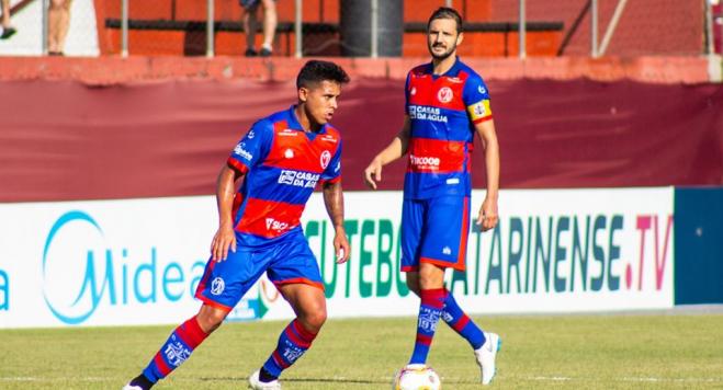 Catarinense: Na luta contra a Covid-19, Marcílio Dias lança máscaras personalizadas