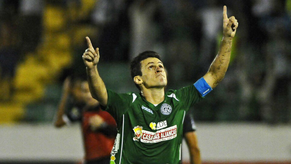 “Fumagol” lidera a lista de maiores artilheiros do Guarani no século