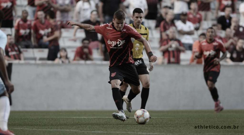 Denner está de malas prontas para atuar na Chapecoense
