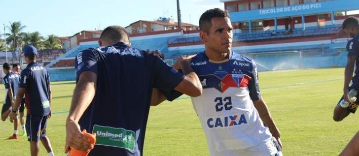 ‘Seria bom retornar o futebol sem torcida’, diz atacante do Fortaleza