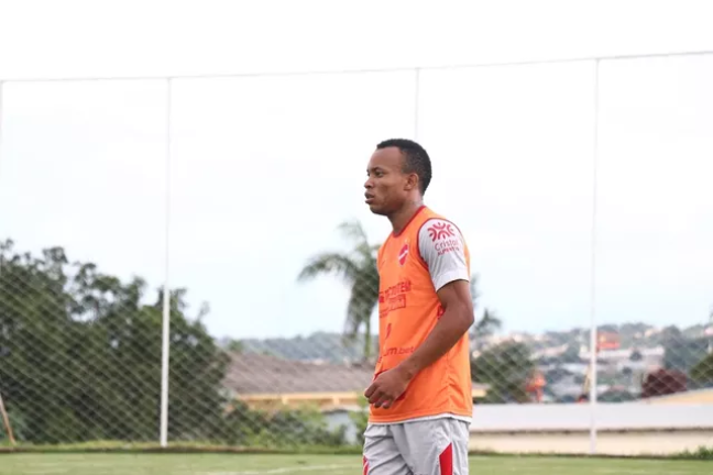 Goiano: Vila Nova anuncia mais duas rescisões de contrato e engrossa saídas