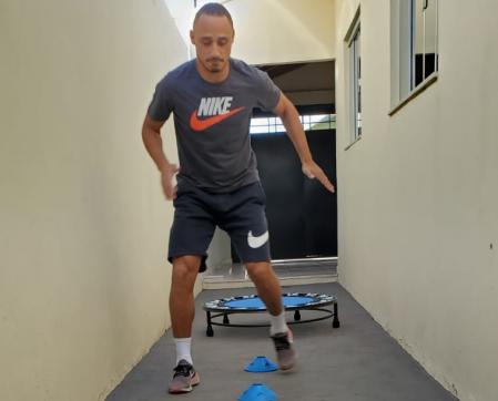 David Lazari busca manter forma física em casa