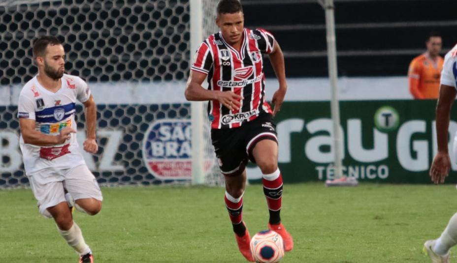 ASSINADO! Santa Cruz renova com destaque da temporada até 2021